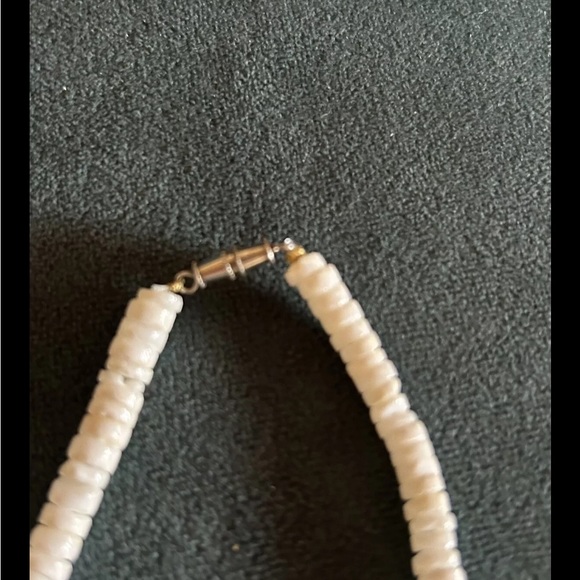 FINAL CLEARANCE VINTAGE (3) PUKA SHELL/MOTHER OF PEARL NECKLACES/PAIR EARRINGS - Picture 10 of 13